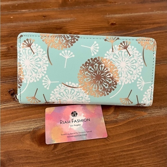 Riah Fashion Handbags - NEW Dandelion Zipper Wallet.